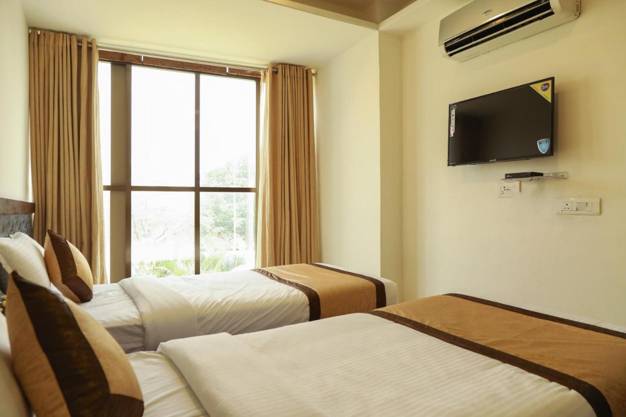 Oyo 10943 Hotel Plus Corporate Khapa  Екстериор снимка