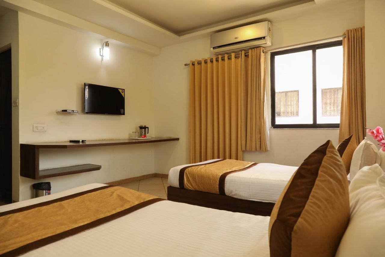 Oyo 10943 Hotel Plus Corporate Khapa  Екстериор снимка