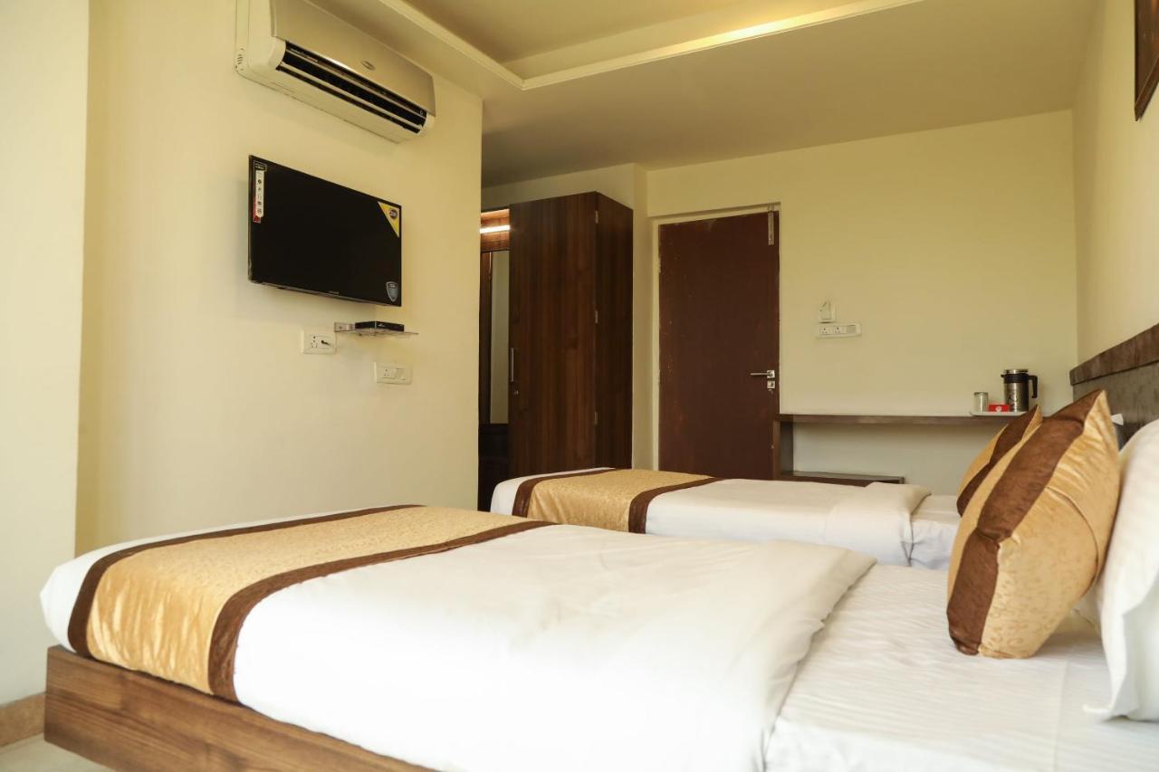 Oyo 10943 Hotel Plus Corporate Khapa  Екстериор снимка