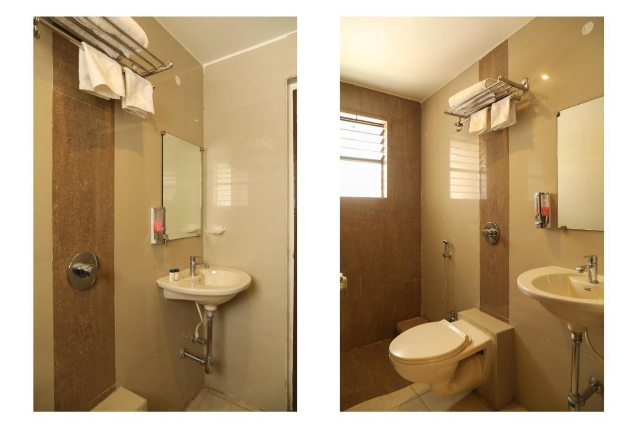 Oyo 10943 Hotel Plus Corporate Khapa  Екстериор снимка
