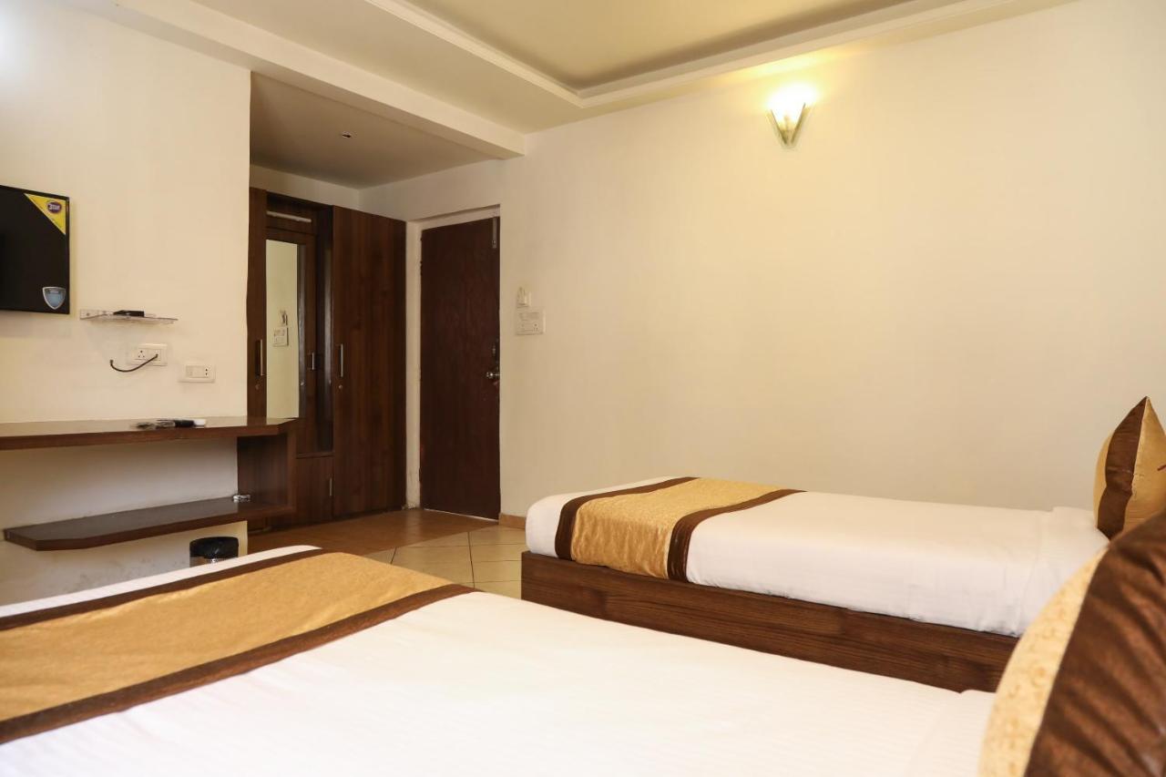Oyo 10943 Hotel Plus Corporate Khapa  Екстериор снимка