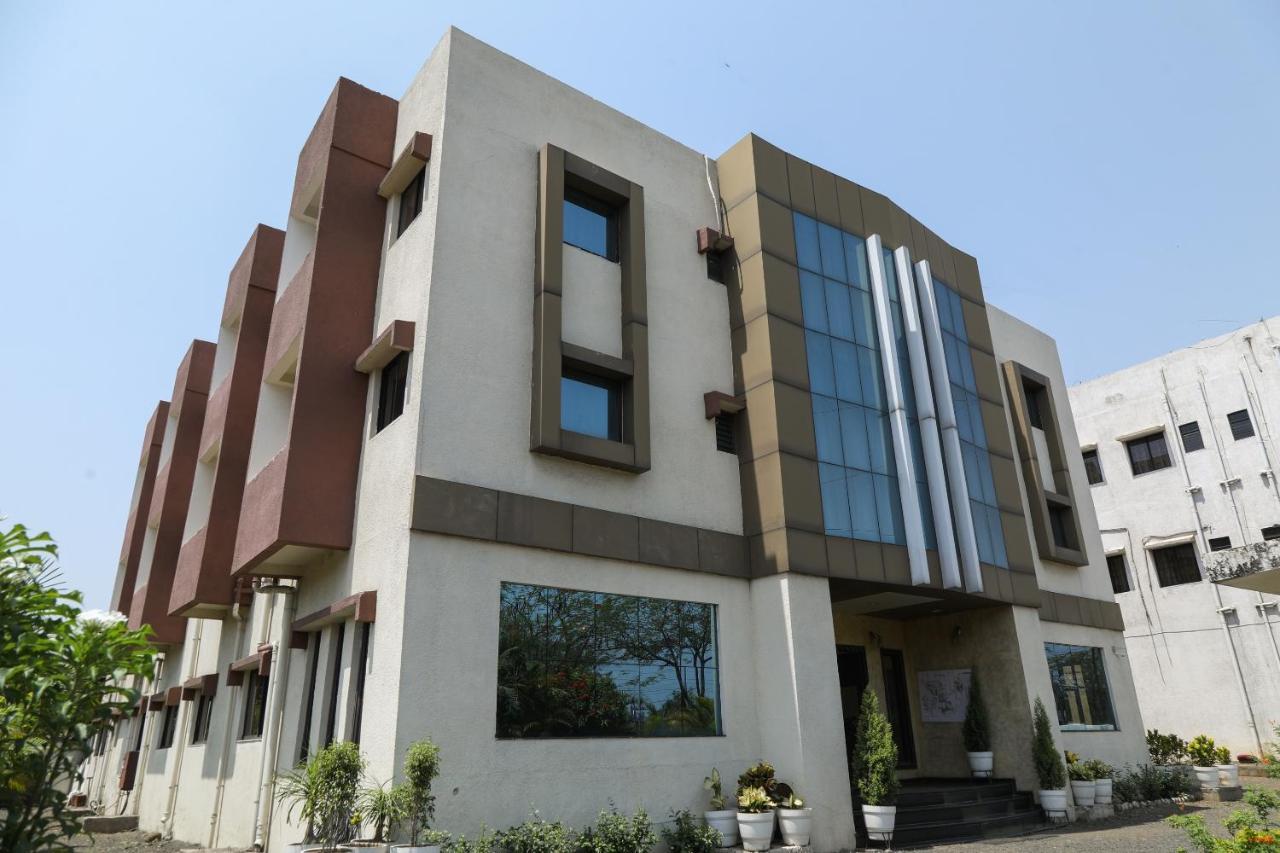 Oyo 10943 Hotel Plus Corporate Khapa  Екстериор снимка