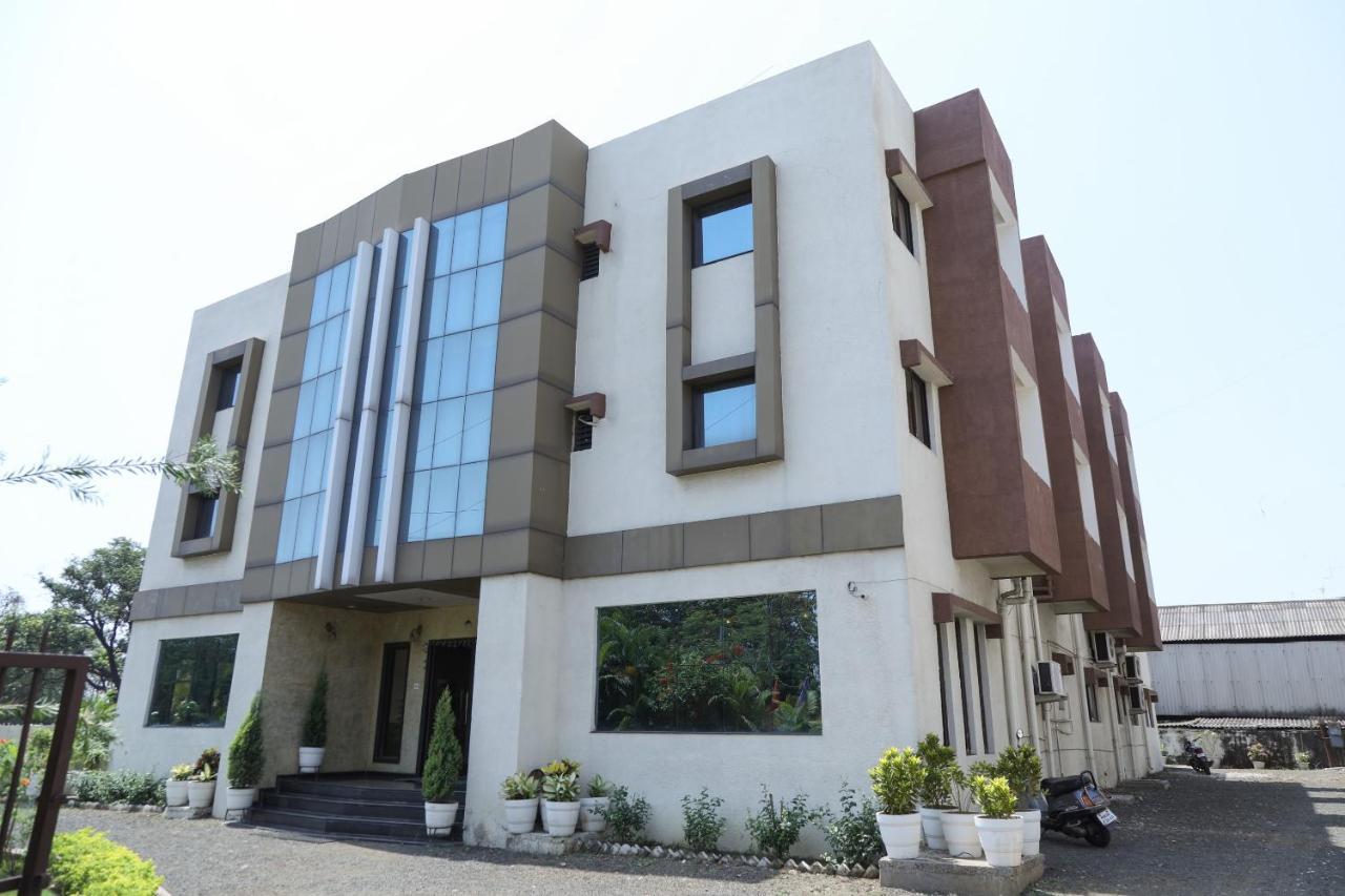Oyo 10943 Hotel Plus Corporate Khapa  Екстериор снимка