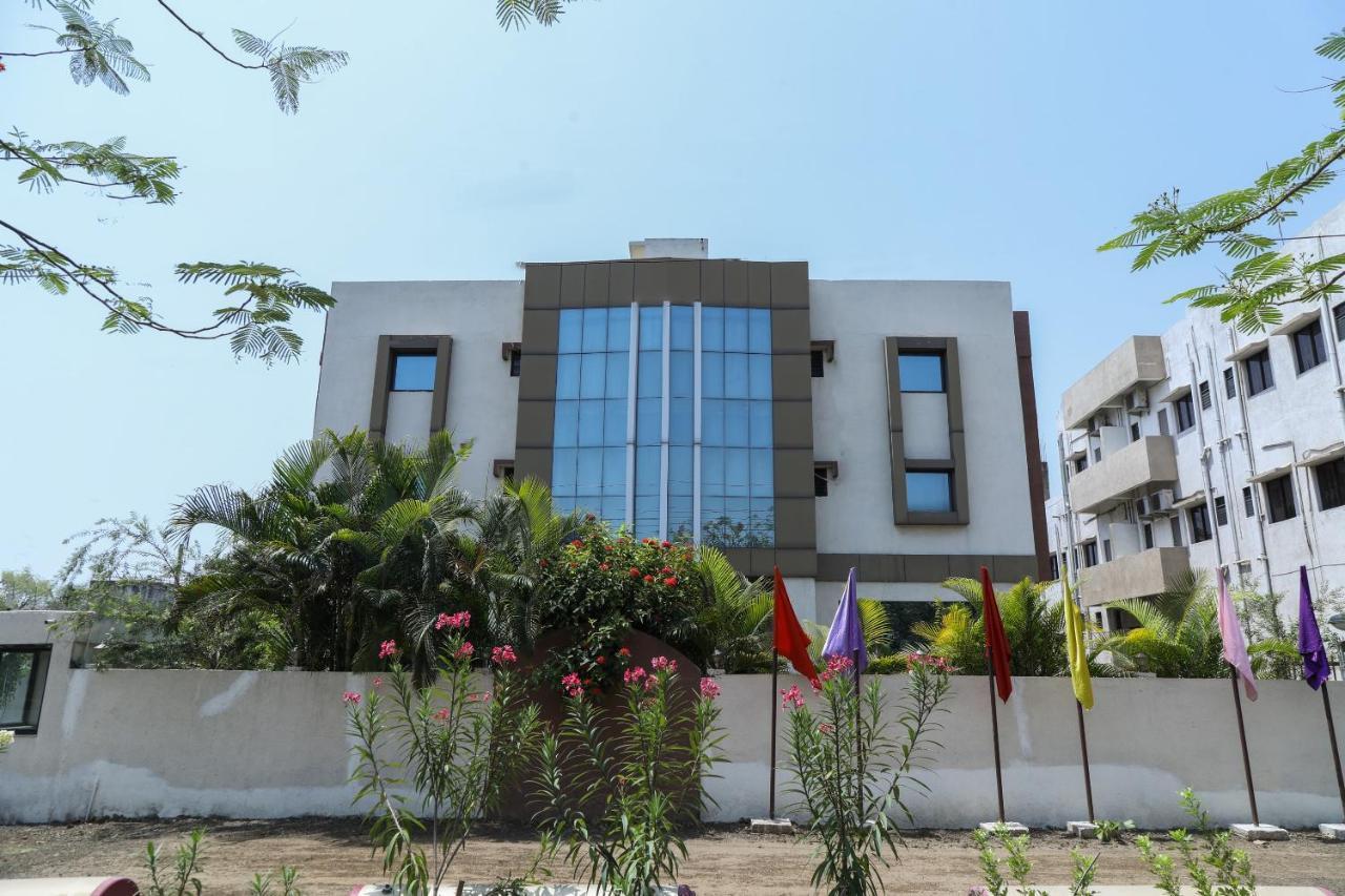 Oyo 10943 Hotel Plus Corporate Khapa  Екстериор снимка